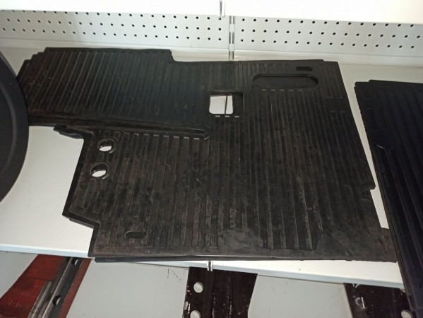 Коврик правый МТЗ-80/1221 — 1