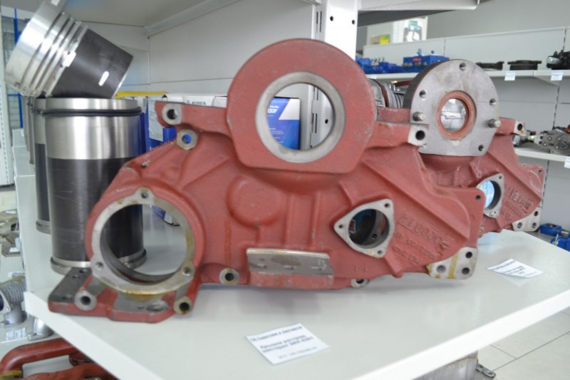 Крышка распределительных шестерен ЗИЛ-5301 — 2