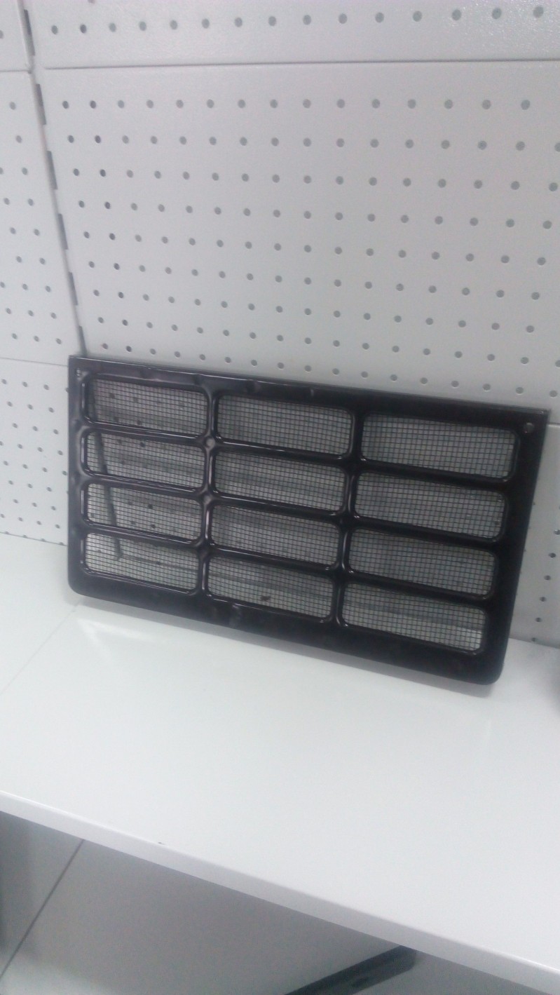 Решетка радиатора нижняя без фар — 1