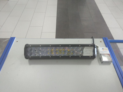 Балка светодиодная CH019В 90W 4D 30 диодов по 3W(выпуклая линза)(габаритные размеры)65*80*368мм